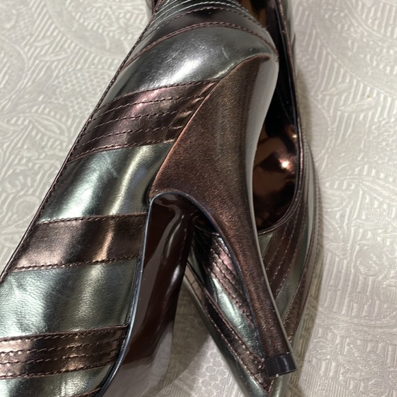 Carlos Santana Casino Metallic Pewter and Bronze Stiletto Heels Pointed Toe sz8 - Picture 6 of 6